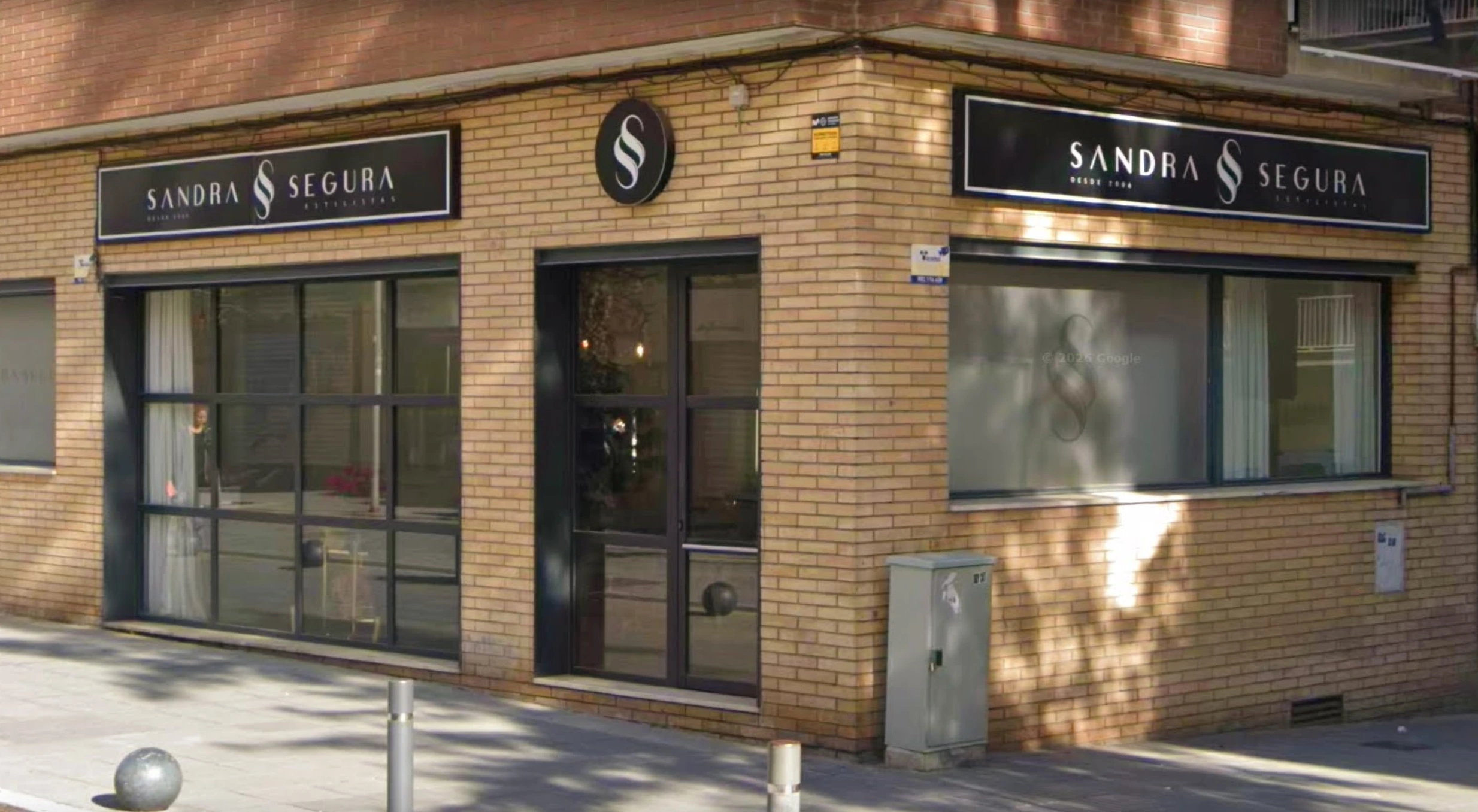 Fachada del salón Sandra Segura Estilistas — Carrer de l'Església 50, Castelldefels