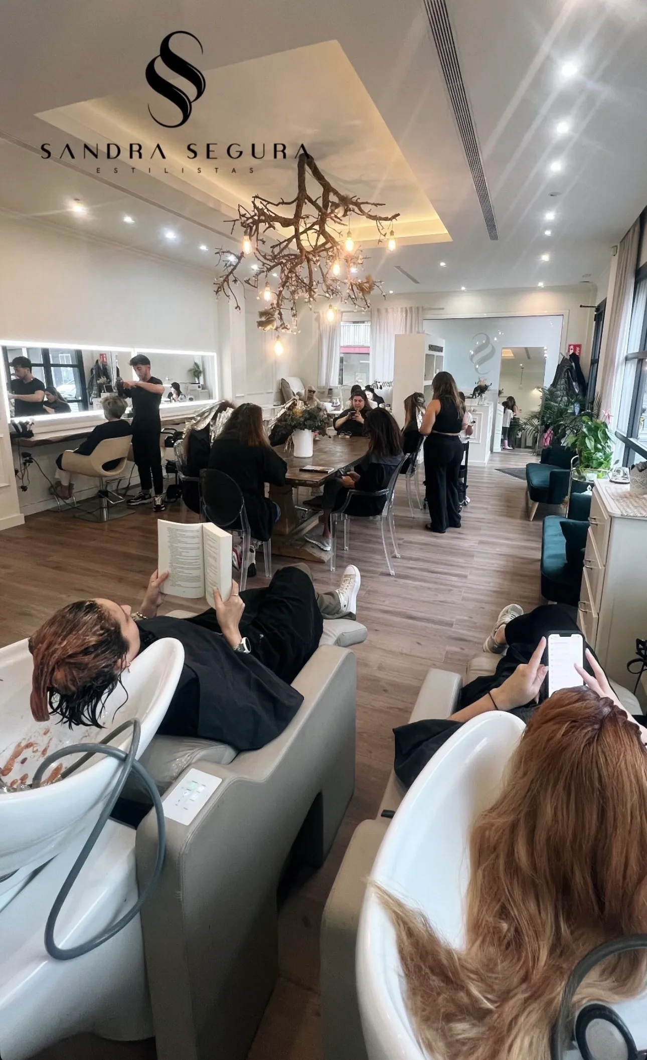 Salón Sandra Segura en plena actividad — Castelldefels